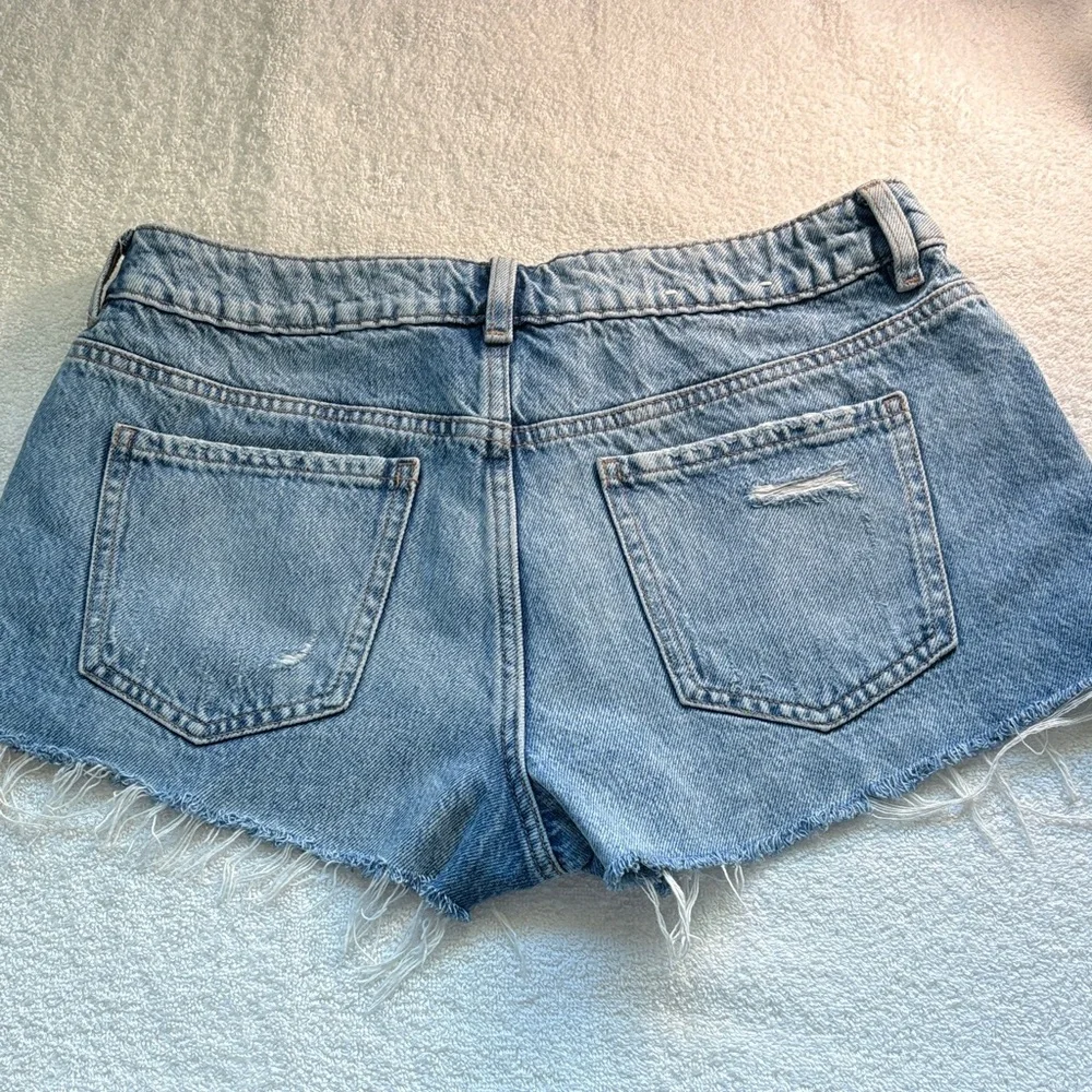 Garage Denim Low Rise Light Blue Distressed Frayed Jean Shorts 07/28